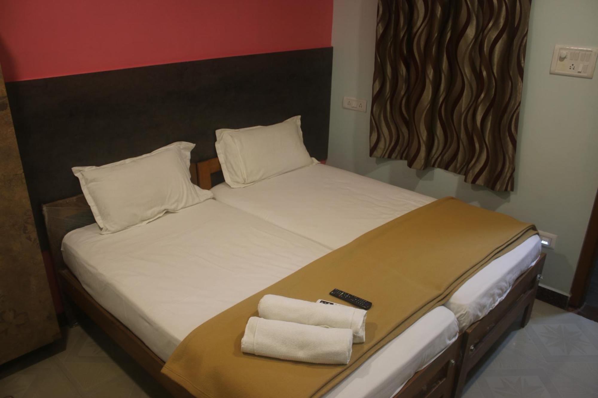 Hotel Sikara, Kumbakonam Extérieur photo