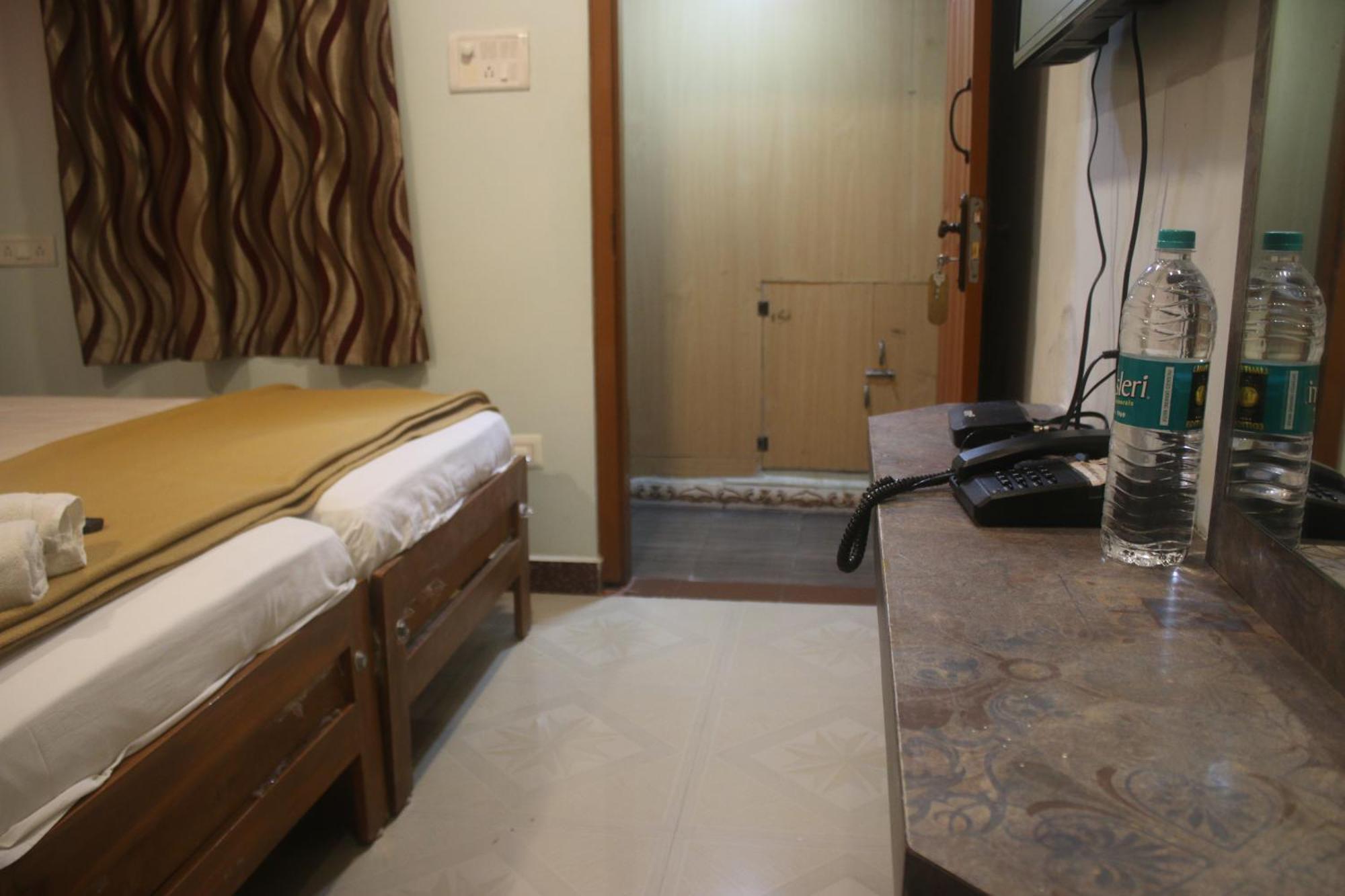 Hotel Sikara, Kumbakonam Extérieur photo